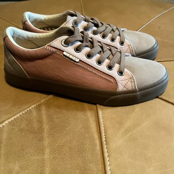 Taos canvas shoes - Picture 1 of 6